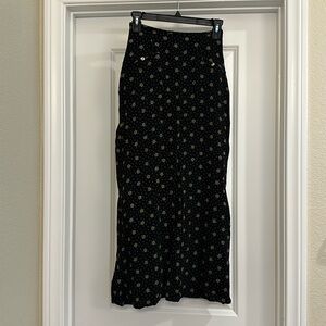 Vintage Skirt (Thrifted)
Size M